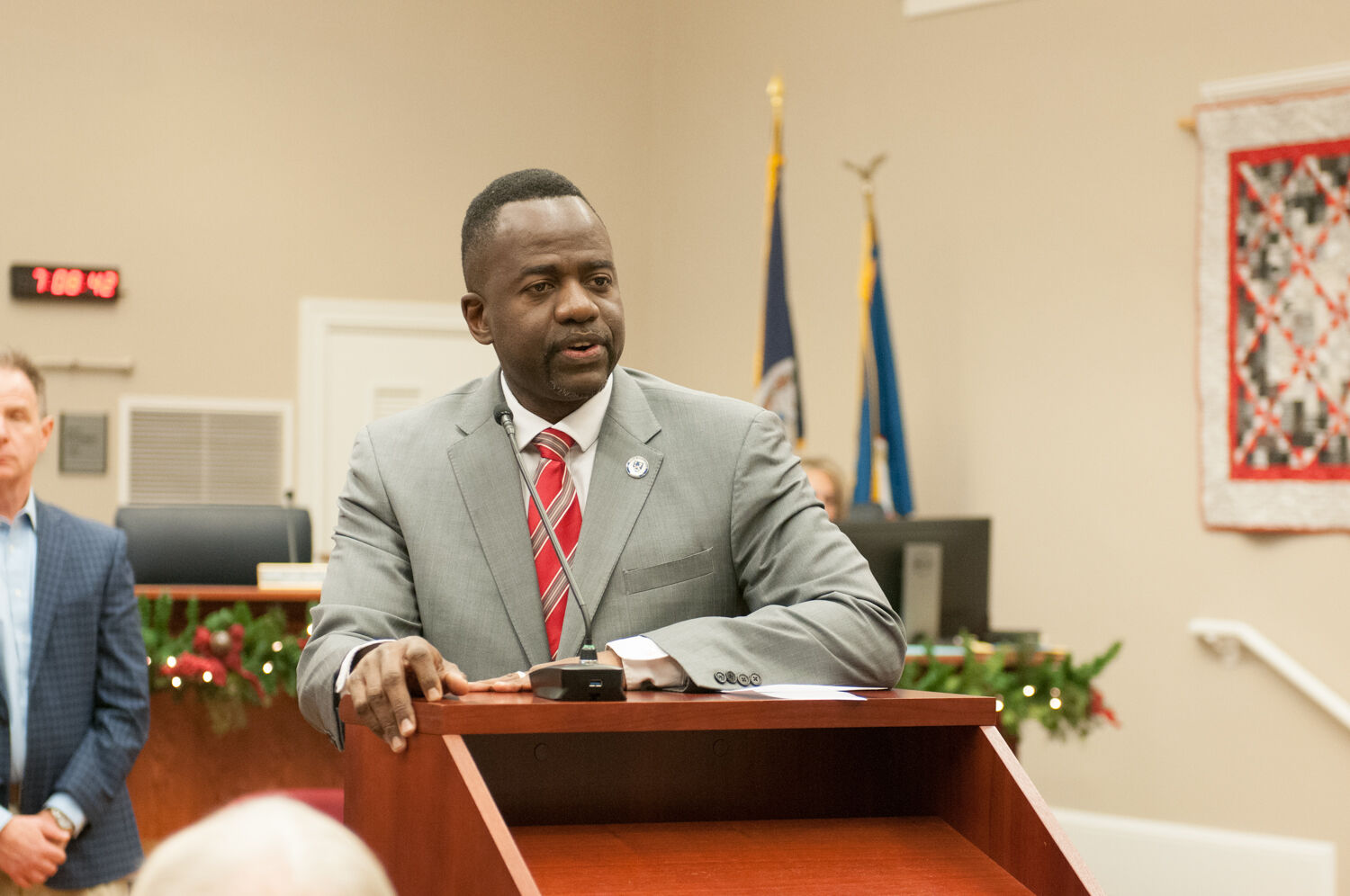 Mayor Kwasi Fraser gives farewell remarks at the town council’s last scheduled meeting of year Dec. 13, 2022. Fraser’s term ends Dec. 31.